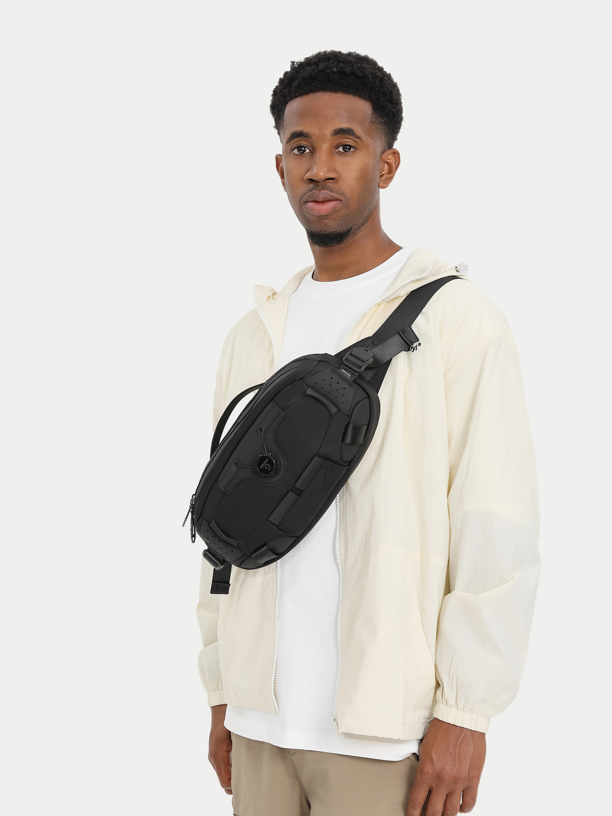 OZUKO Multi-function Chest Bag - Tech Accessories Bag recensione e prezzo