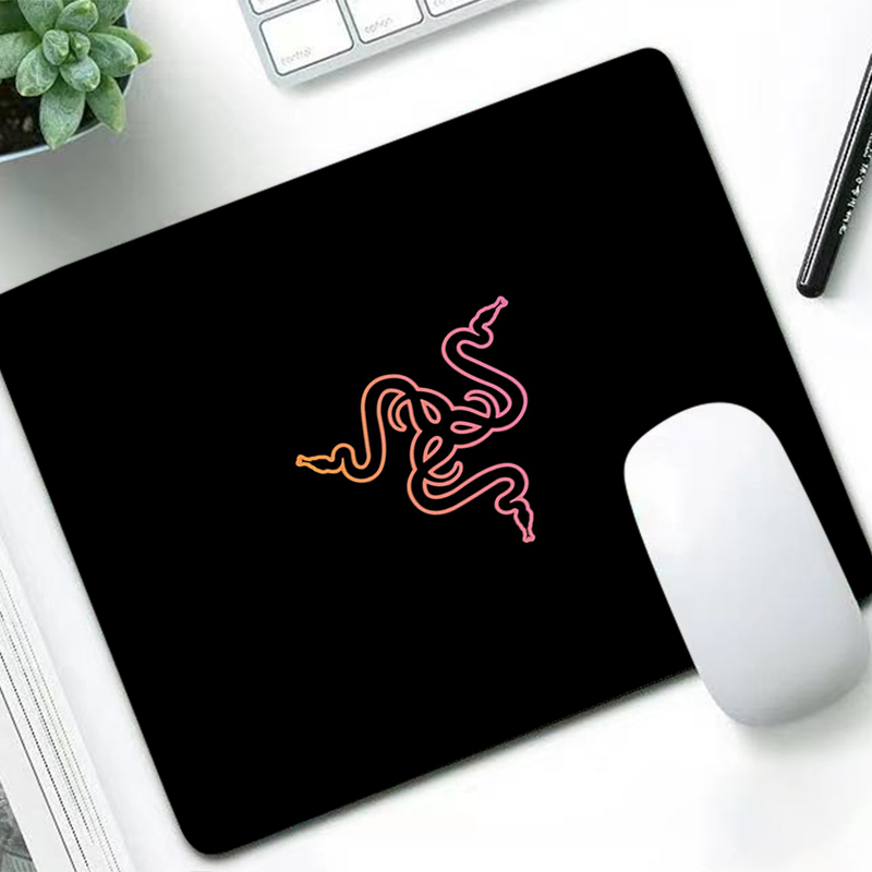 Razer Luxury Mouse Pad Anime G - Tech Gaming Accessories recensione e prezzo
